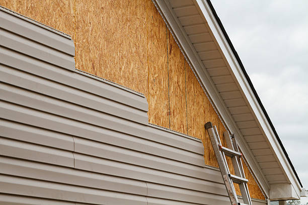 Professional Fiber Cement Siding technician working in South Elgin, IL